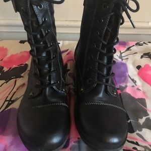 G by Guess gbrellla women lace up boot